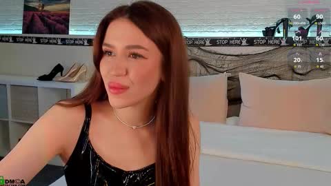 Snapshot of _emiliaa_ chatting on October 23, 3:23 am Milana online show from October 23, 3:23 am