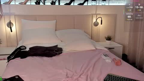 Snapshot of _emiliaa_ chatting on October 3, 4:17 am Milana online show from October 3, 4:17 am