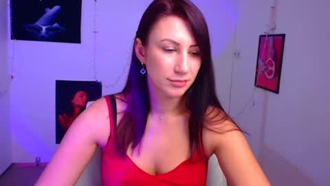 Emma online show from December 16, 1:22 pm