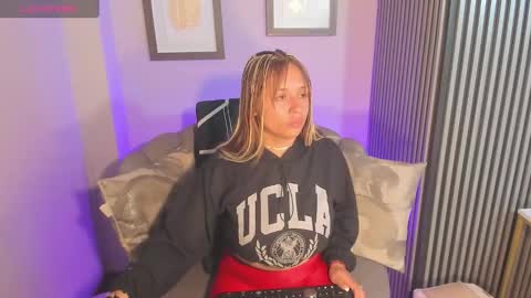 bigboobs evelyn online show from December 9, 3:29 am