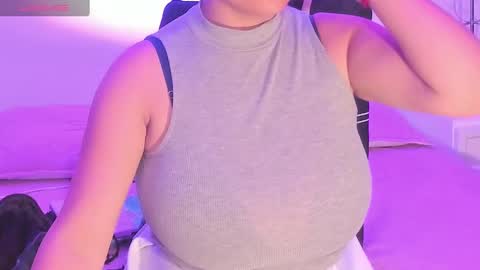 bigboobs evelyn online show from December 10, 3:30 am