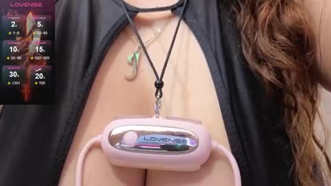 Snapshot of _evoni_b chatting on October 21, 9:08 pm evoni online show from October 21, 9:08 pm