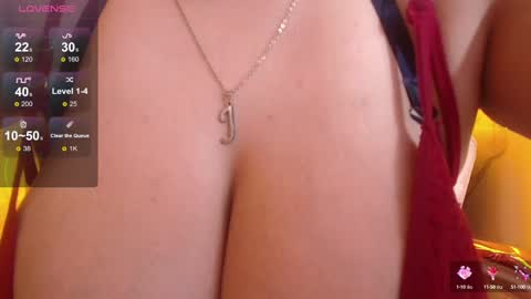 Snapshot of _evoni_b chatting on October 7, 8:02 pm evoni online show from October 7, 8:02 pm