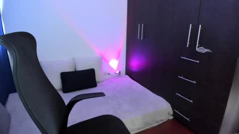 Snapshot of _giaa_ chatting on December 18, 5:42 pm _giaa_ online show from December 18, 5:42 pm