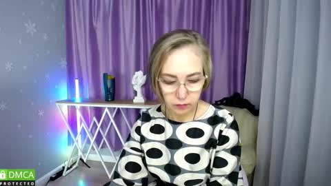 _greybunny_ online show from October 12, 10:28 am