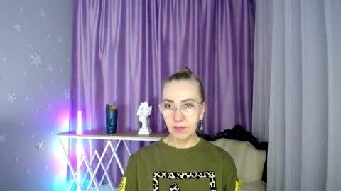 _greybunny_ online show from September 9, 8:14 am