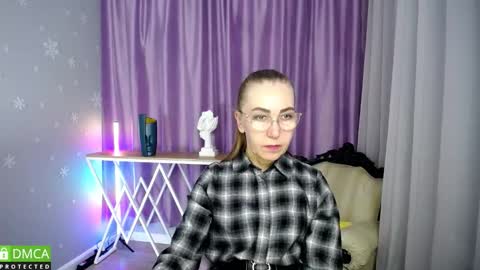 _greybunny_ online show from September 27, 11:28 am