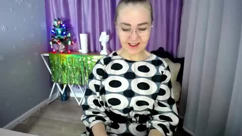 _greybunny_ online show from January 2, 7:12 am