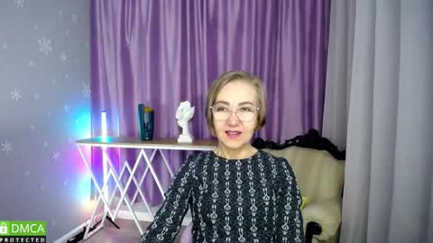 _greybunny_ online show from October 14, 12:30 pm