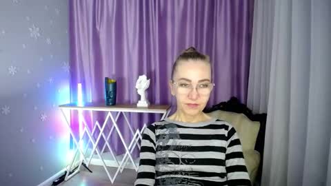 _greybunny_ online show from September 10, 9:09 am