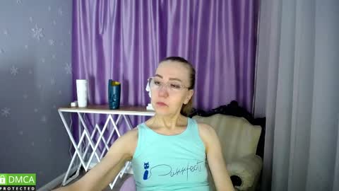 _greybunny_ online show from February 1, 5:39 am