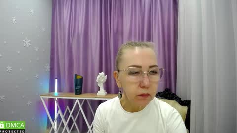 _greybunny_ online show from September 19, 8:46 am