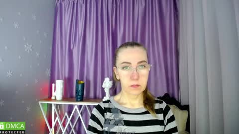 _greybunny_ online show from February 22, 9:01 am