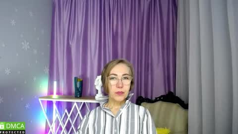 _greybunny_ online show from October 18, 8:06 am