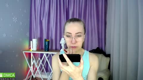 _greybunny_ online show from February 18, 8:59 am