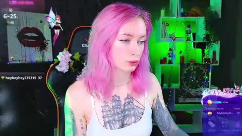 Snapshot of _helencarter chatting on February 24, 9:20 pm Helen Carter 3 Next stream 2330 MSC online show from February 24, 9:20 pm