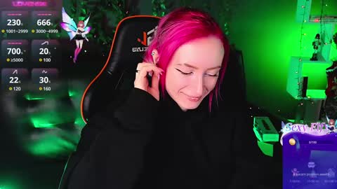 Snapshot of _helencarter chatting on January 4, 8:27 pm Helen Carter 3 Next stream 2330 MSC online show from January 4, 8:27 pm