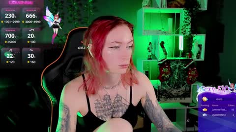 Snapshot of _helencarter chatting on December 15, 10:04 pm Helen Carter 3 Next stream 2330 MSC online show from December 15, 10:04 pm