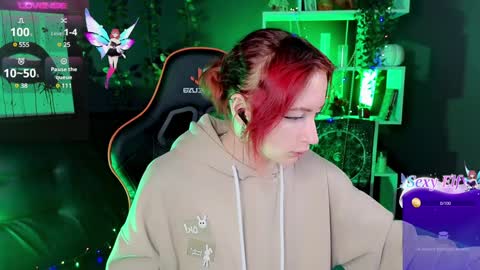 Snapshot of _helencarter chatting on December 2, 8:42 pm Helen Carter 3 Next stream 2330 MSC online show from December 2, 8:42 pm