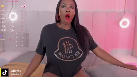 Snapshot of _huge_boobs_ebony chatting on September 19, 8:30 pm Darlis online show from September 19, 8:30 pm