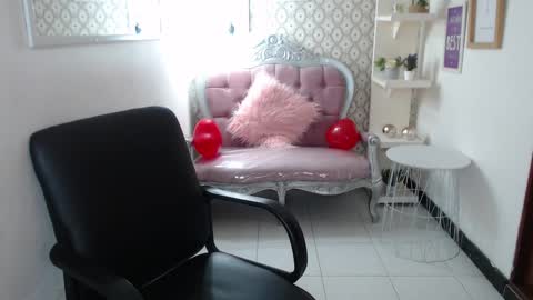 Snapshot of _ivi chatting on February 18, 8:15 pm vivi online show from February 18, 8:15 pm