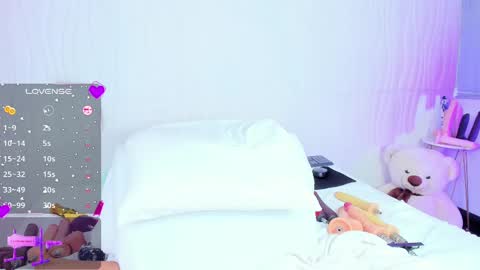 Snapshot of _jasminnee_ chatting on February 12, 11:41 pm _jasminnee_ online show from February 12, 11:41 pm