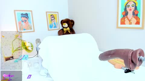 _jasminnee_ online show from February 9, 6:10 pm