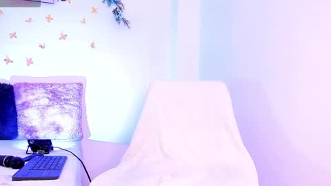 Snapshot of _karenestrada_ chatting on October 31, 5:53 am Karen online show from October 31, 5:53 am