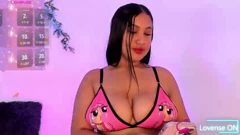 Snapshot of _karenestrada_ chatting on October 15, 6:27 am Karen online show from October 15, 6:27 am