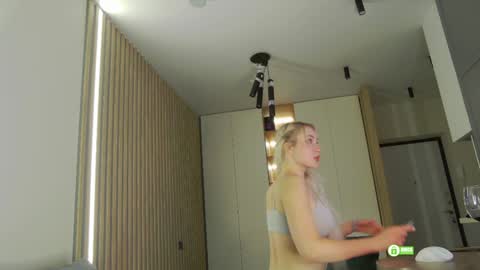 Snapshot of _kateline_ chatting on December 23, 5:00 pm Kate online show from December 23, 5:00 pm
