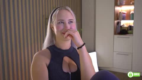 Snapshot of _kateline_ chatting on October 1, 3:28 pm Kate online show from October 1, 3:28 pm