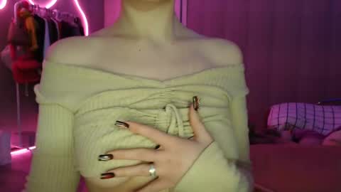Snapshot of _katemiller_ chatting on December 17, 3:39 pm katemiller online show from December 17, 3:39 pm