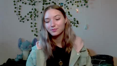 Snapshot of _kikiclark_ chatting on October 23, 1:17 pm _kikiclark_ online show from October 23, 1:17 pm