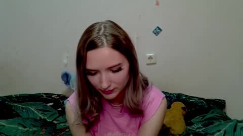 Snapshot of _kikiclark_ chatting on October 19, 2:08 pm _kikiclark_ online show from October 19, 2:08 pm