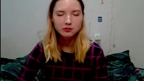 Snapshot of _kikiclark_ chatting on October 5, 9:09 pm _kikiclark_ online show from October 5, 9:09 pm