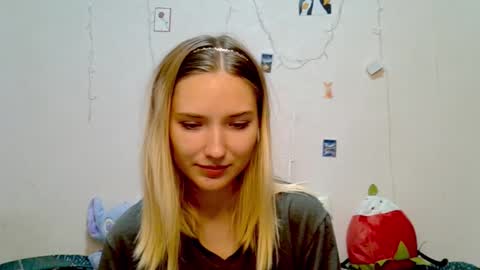 Snapshot of _kikiclark_ chatting on September 18, 8:29 pm _kikiclark_ online show from September 18, 8:29 pm