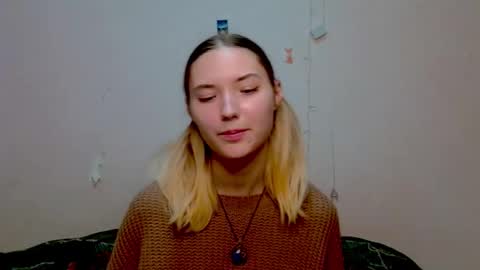 Snapshot of _kikiclark_ chatting on October 8, 8:35 pm _kikiclark_ online show from October 8, 8:35 pm