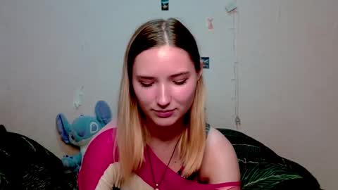 Snapshot of _kikiclark_ chatting on October 11, 9:06 pm _kikiclark_ online show from October 11, 9:06 pm