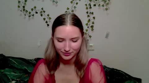 Snapshot of _kikiclark_ chatting on November 1, 8:57 pm _kikiclark_ online show from November 1, 8:57 pm