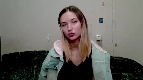 Snapshot of _kikiclark_ chatting on October 12, 9:17 pm _kikiclark_ online show from October 12, 9:17 pm