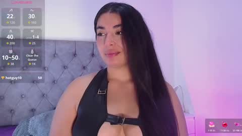 _kimtorres_ online show from October 9, 1:10 am