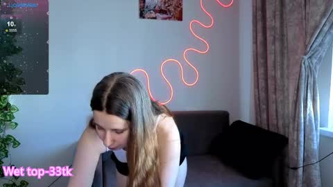 _kylle_ online show from April 1, 1:41 pm