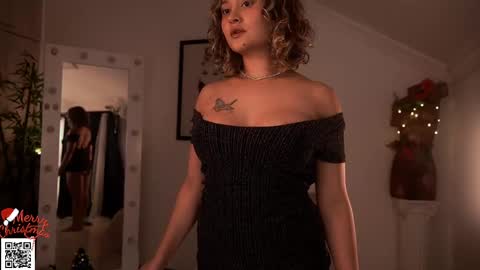 Snapshot of _lady_di chatting on December 27, 4:04 am Not on OF Some stuff for sale online show from December 27, 4:04 am