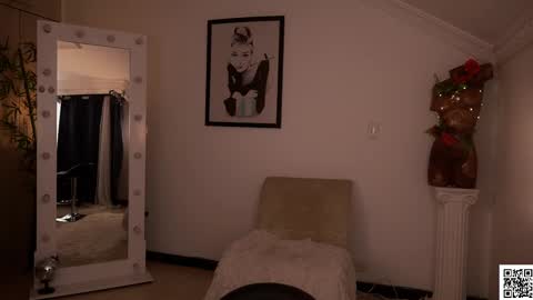 Snapshot of _lady_di chatting on December 11, 3:45 am Not on OF Some stuff for sale online show from December 11, 3:45 am
