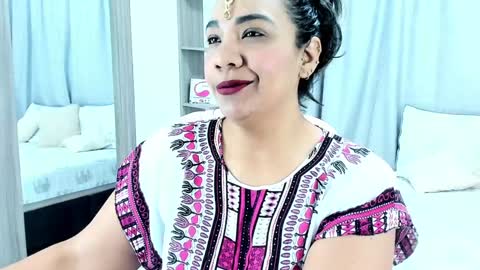 NAILHA SAJANI  online show from December 11, 1:39 pm