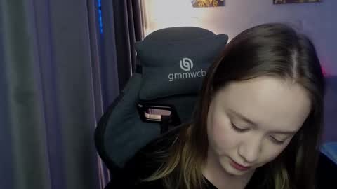 _lalune_ online show from October 4, 4:44 pm