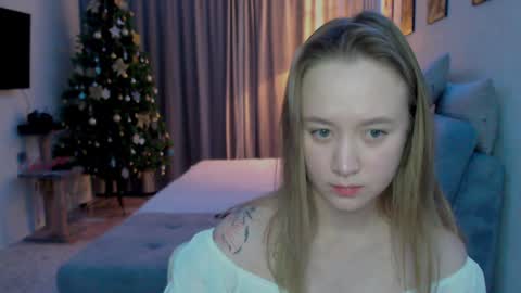 _lalune_ online show from December 18, 10:13 pm