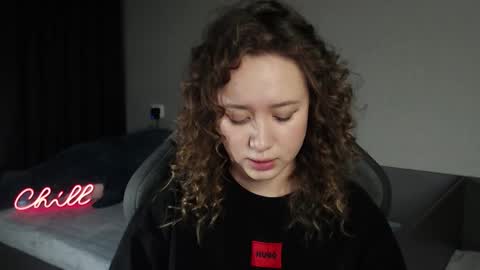 _lalune_ online show from December 5, 2:29 pm