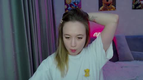 _lalune_ online show from December 24, 9:33 pm