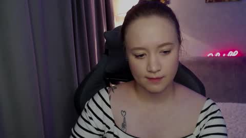 _lalune_ online show from October 3, 3:06 pm